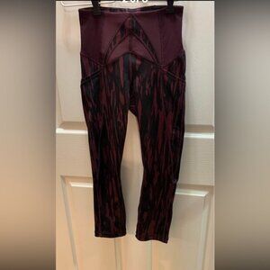 Lululemon Bordeaux Drama Black High Waisted Running Crops Womens Size 4